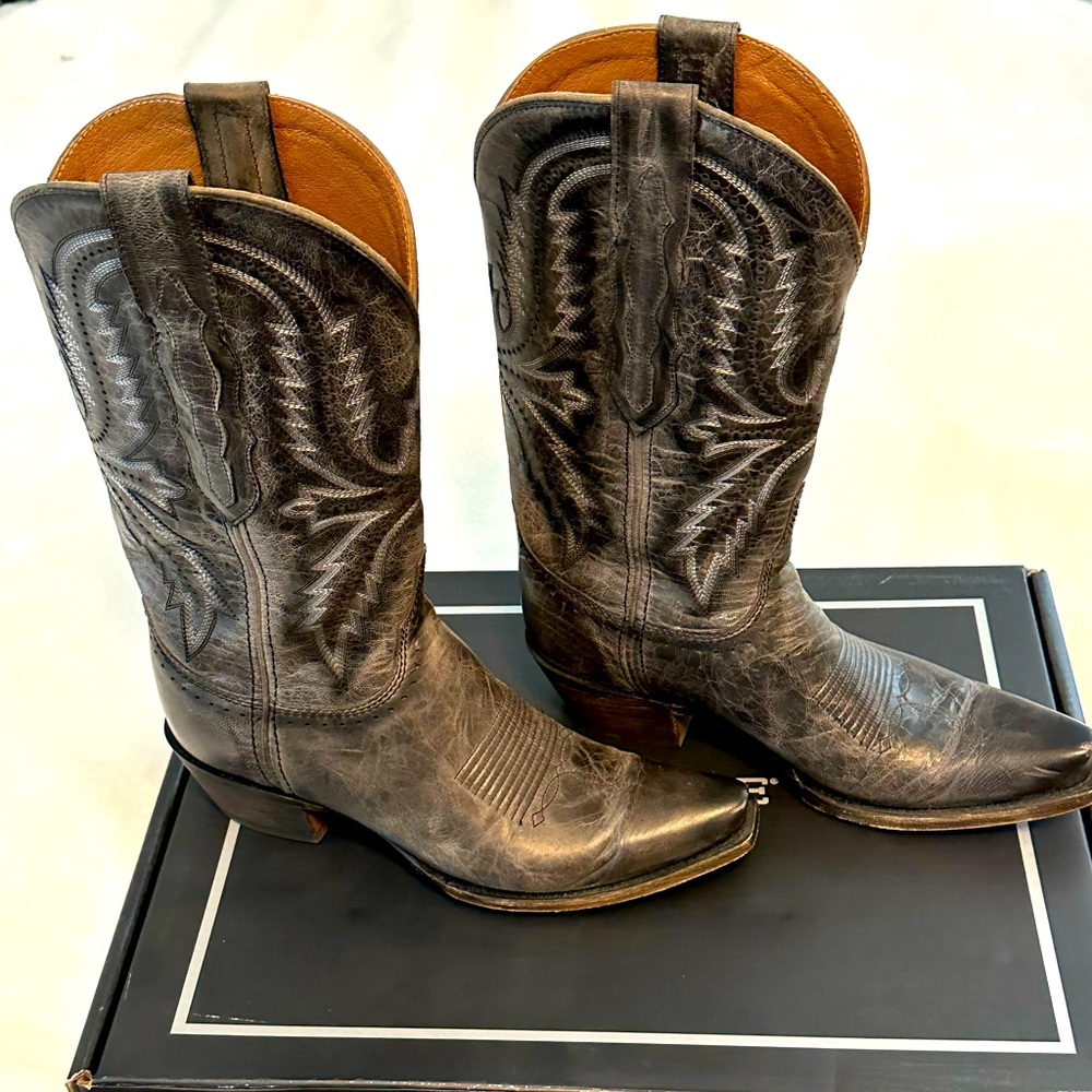 Lucchese Marcella boots in Anthracite Grey